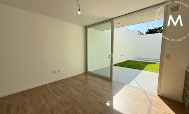 Duplex en venta de 4 ambientes con cochera, piscina y parrilla - Villa Ballester