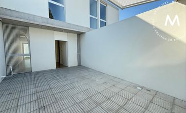 Duplex en venta de 4 ambientes con cochera, piscina y parrilla - Villa Ballester