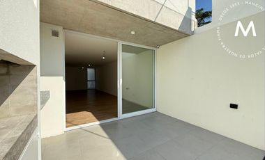 Duplex en venta de 4 ambientes con cochera, piscina y parrilla - Villa Ballester