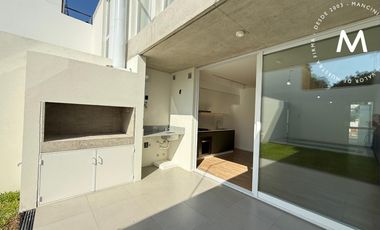 Duplex en venta de 4 ambientes con cochera, piscina y parrilla - Villa Ballester