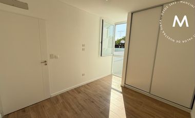 Duplex en venta de 4 ambientes con cochera, piscina y parrilla - Villa Ballester