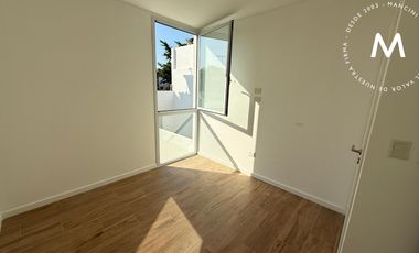 Duplex en venta de 4 ambientes con cochera, piscina y parrilla - Villa Ballester