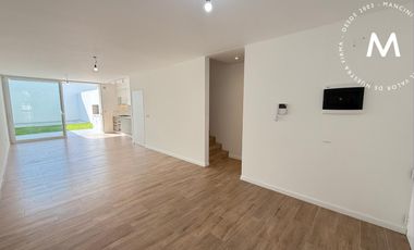 Duplex en venta de 4 ambientes con cochera, piscina y parrilla - Villa Ballester