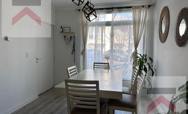 Triplex En Milberg Town con galería, patio y parrilla!