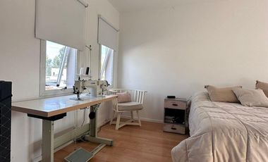 Triplex En Milberg Town con galería, patio y parrilla!