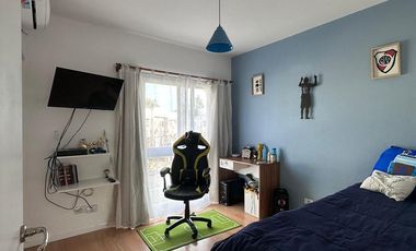 Triplex En Milberg Town con galería, patio y parrilla!