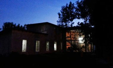 HERMOSA Casa de 320 m2/ Excelente vista al bosque/ Amenities/ Sup. 2500 m2/ Parque Las Naciones