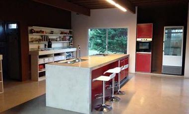 HERMOSA Casa de 320 m2/ Excelente vista al bosque/ Amenities/ Sup. 2500 m2/ Parque Las Naciones