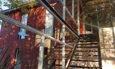 HERMOSA Casa de 320 m2/ Excelente vista al bosque/ Amenities/ Sup. 2500 m2/ Parque Las Naciones