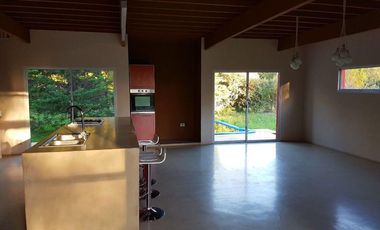 HERMOSA Casa de 320 m2/ Excelente vista al bosque/ Amenities/ Sup. 2500 m2/ Parque Las Naciones