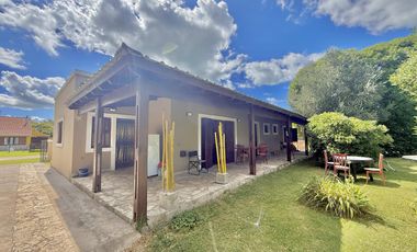 Importante propiedad en Mar de Cobo, sobre 2 lotes y a 150 metros del mar. APTA CREDITO