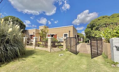 Importante propiedad en Mar de Cobo, sobre 2 lotes y a 150 metros del mar. APTA CREDITO