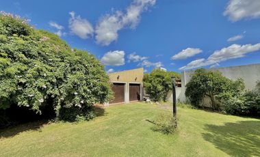 Importante propiedad en Mar de Cobo, sobre 2 lotes y a 150 metros del mar. APTA CREDITO