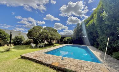 Importante propiedad en Mar de Cobo, sobre 2 lotes y a 150 metros del mar. APTA CREDITO