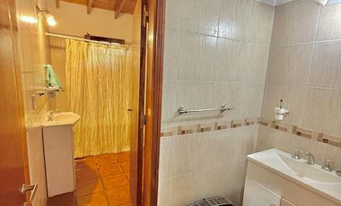 Importante propiedad en Mar de Cobo, sobre 2 lotes y a 150 metros del mar. APTA CREDITO