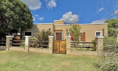 Importante propiedad en Mar de Cobo, sobre 2 lotes y a 150 metros del mar. APTA CREDITO