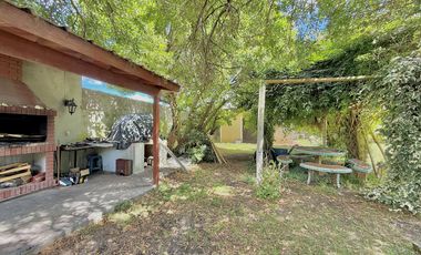 Importante propiedad en Mar de Cobo, sobre 2 lotes y a 150 metros del mar. APTA CREDITO