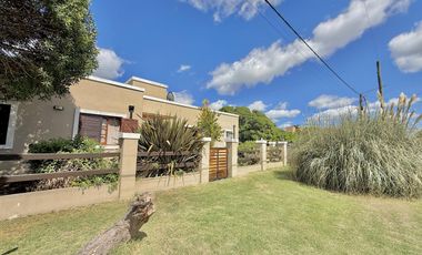 Importante propiedad en Mar de Cobo, sobre 2 lotes y a 150 metros del mar. APTA CREDITO