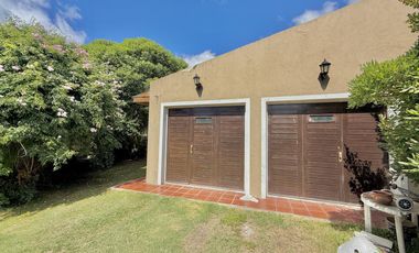 Importante propiedad en Mar de Cobo, sobre 2 lotes y a 150 metros del mar. APTA CREDITO