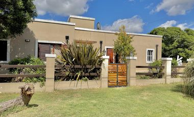 Importante propiedad en Mar de Cobo, sobre 2 lotes y a 150 metros del mar. APTA CREDITO