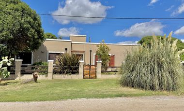 Importante propiedad en Mar de Cobo, sobre 2 lotes y a 150 metros del mar. APTA CREDITO