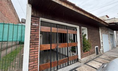 PH al frente de 3 ambientes con garage