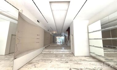 Local Comercial Peatonal Florida 900 RETIRO Edificio Corporativo en Block en 3 Plantas