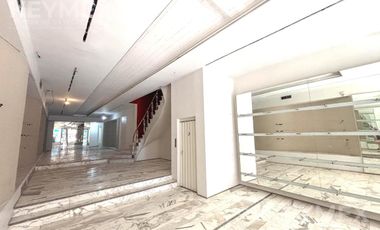 Local Comercial Peatonal Florida 900 RETIRO Edificio Corporativo en Block en 3 Plantas