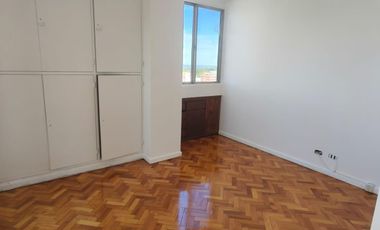 Departamento en alquiler en San Isidro 4 ambientes en Dúplex con escritorio, toilette y balcón,