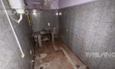 ALQUILER - LOCAL USO COMERCIAL O PROFESIONAL EN SAN ANDRES A METROS DE LA PLAZA ALEM