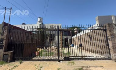 ALQUILER - LOCAL USO COMERCIAL O PROFESIONAL EN SAN ANDRES A METROS DE LA PLAZA ALEM