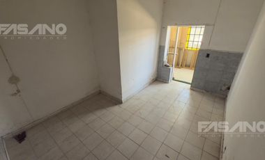 ALQUILER - LOCAL USO COMERCIAL O PROFESIONAL EN SAN ANDRES A METROS DE LA PLAZA ALEM