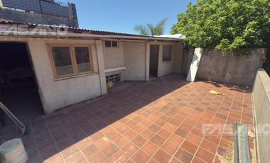 ALQUILER - LOCAL USO COMERCIAL O PROFESIONAL EN SAN ANDRES A METROS DE LA PLAZA ALEM