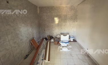 ALQUILER - LOCAL USO COMERCIAL O PROFESIONAL EN SAN ANDRES A METROS DE LA PLAZA ALEM