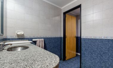 Oficina en venta barrio centro por calle pellegrini amplio luminoso categoria