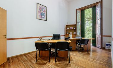 Oficina en venta barrio centro por calle pellegrini amplio luminoso categoria