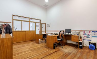 Oficina en venta barrio centro por calle pellegrini amplio luminoso categoria