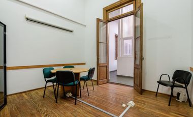 Oficina en venta barrio centro por calle pellegrini amplio luminoso categoria