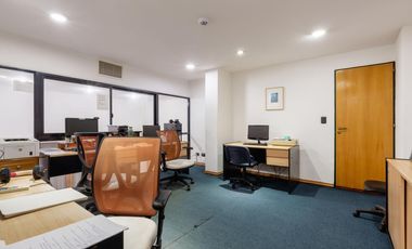 Oficina en venta barrio centro por calle pellegrini amplio luminoso categoria