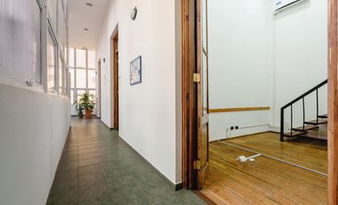 Oficina en venta barrio centro por calle pellegrini amplio luminoso categoria