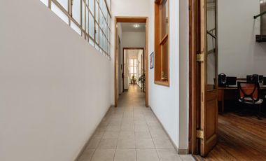 Oficina en venta barrio centro por calle pellegrini amplio luminoso categoria