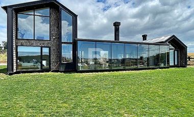 ESPECTACULAR CASA CON VISTA VOLCANES EN LLANQUIHUE