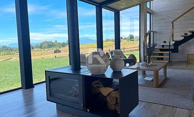 ESPECTACULAR CASA CON VISTA VOLCANES EN LLANQUIHUE
