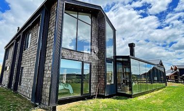 ESPECTACULAR CASA CON VISTA VOLCANES EN LLANQUIHUE