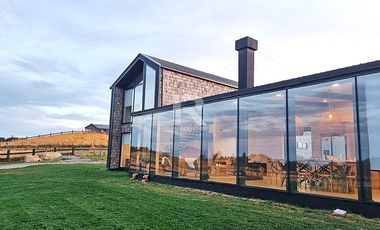 ESPECTACULAR CASA CON VISTA VOLCANES EN LLANQUIHUE