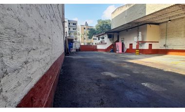 Parqueadero en Arriendo, Los Colores, Medellin 600 m2