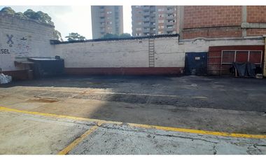 Parqueadero en Arriendo, Los Colores, Medellin 600 m2