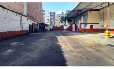 Parqueadero en Arriendo, Los Colores, Medellin 600 m2