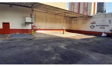 Parqueadero en Arriendo, Los Colores, Medellin 600 m2