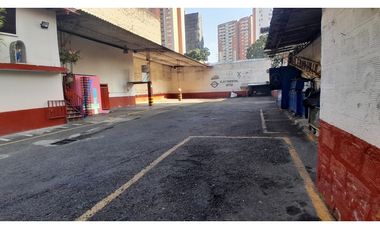 Parqueadero en Arriendo, Los Colores, Medellin 600 m2